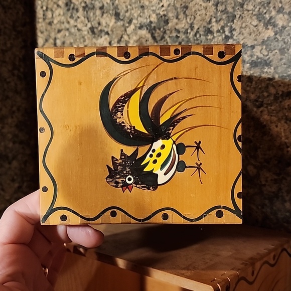 Vintage Rooster Nesting Box Canisters, Set of 2 - Picture 4 of 7